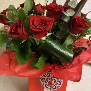 6 x red roses in lovely bag with heart